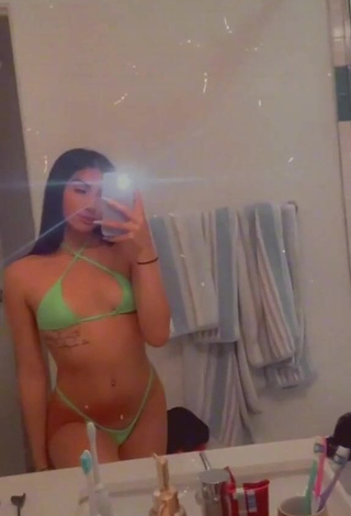 Pamela (@princezz.pamela) #cleavage  #bikini  #green bikini  #tattooed body  #belly button piercing  «#greenscreenvideo #greenscreen»