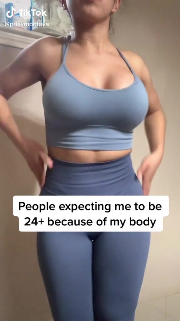 Priscila Montoya (@prisymontoya) #cleavage #sport bra #blue sport