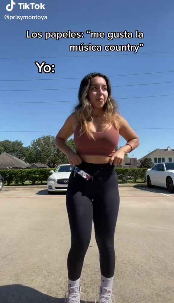 Priscila Montoya (@prisymontoya) #cleavage #sport bra #big boobs «Insta