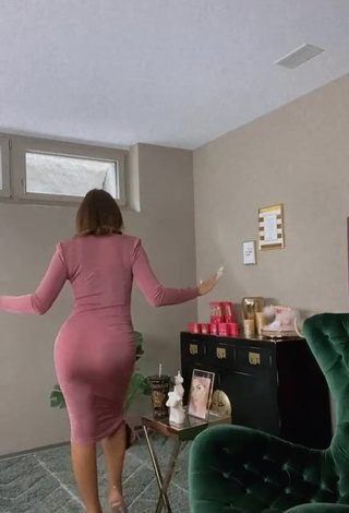 Raffaela Zollo (@raffasplastic) #cleavage  #dress  #pink dress  #butt  #bouncing boobs  #big boobs  «Markiere ALL die DRAMA QUEENS...»