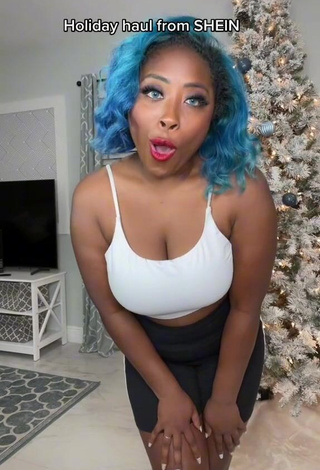 Rozyqueenofcups (@rozyqueenofcups) #cleavage  #big boobs  «Holiday haul from @SHEIN...»