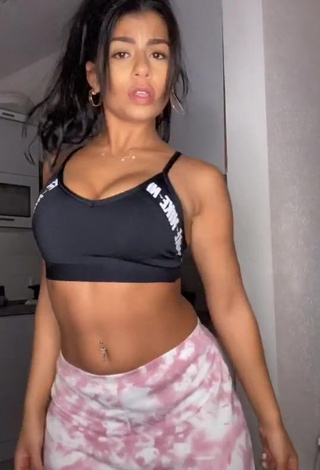 Sabrine Khan (@sabrine_khan) #cleavage  #sport bra  #black sport bra  #bouncing boobs  #belly button piercing  #booty shaking  «Passion ❤️ | insta: Sabrinekhan ✨»