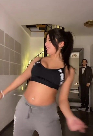 Sabrine Khan (@sabrine_khan) #cleavage  #sport bra  #black sport bra  #bouncing boobs  #belly button piercing  #booty shaking  «Shahrukh Khan im Hintergrund»
