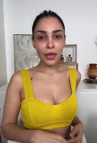 Sananas (@sananas) #cleavage  #crop top  #yellow  crop top  «I can’t wait to fall in love...»