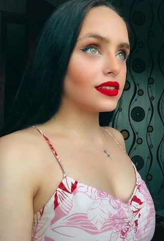 Tamar Gelovanii (@tamar_gelovani) #cleavage  #red lips  «მიყვარს რომ ქართველი ვარ  ბევრი...»