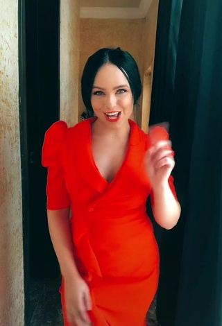 Tamar Gelovanii (@tamar_gelovani) #cleavage  #dress  #red dress  «სად მივდივარ აბა თუ გამოიცნობთ...»