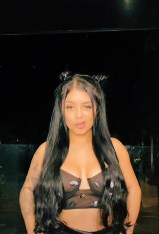 Tatia Ortega (@tatiaortega_) #bra  #black bra  #booty shaking  #tattooed body  «Un video de que noche poque...»