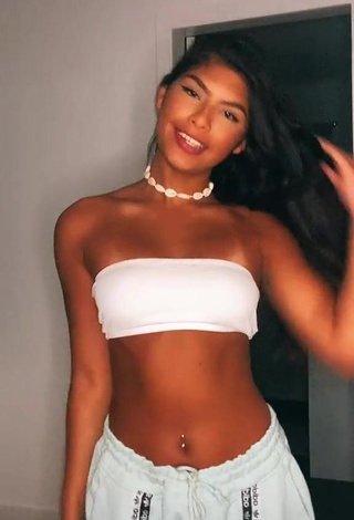 Thaina Amorim (@thaithaiamorim) #belly button piercing  #bikini top  #white bikini top  #booty shaking  «mais um de ontem pq vcs gostaram...»