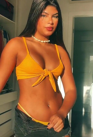 Thaina Amorim (@thaithaiamorim) #bikini  #yellow bikini  #bouncing boobs  «eu gravei uns 1000 nenhum ficou...»
