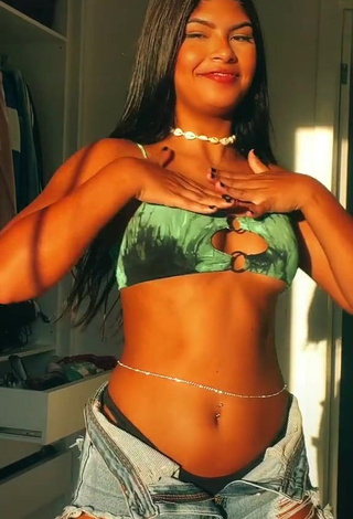 Thaina Amorim (@thaithaiamorim) #mini bikini top  #side boob  #belly button piercing  «boa tardinha | dc: @lucasbezerroo»