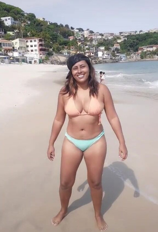 Vanessa Esplendorosa (@vanessaesplendorosa) #bikini  #beach  «#danca  #praia...»