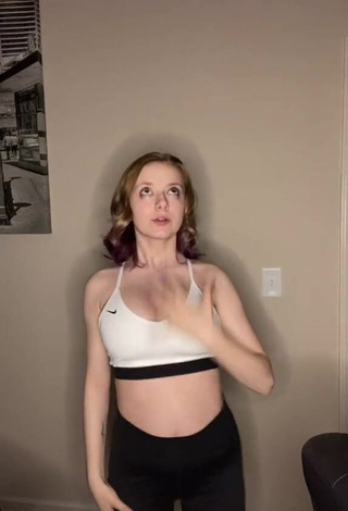 Cammy (@xx1camryn1xx) #sport bra  #white sport bra  #cleavage  #bouncing boobs  #booty shaking  «I love you guys#fyp»