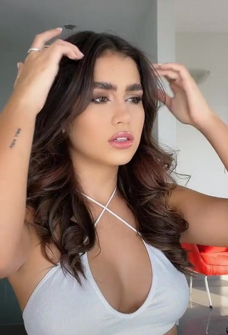 Anahi (@anahizambranoa) #crop top  #white crop top  #cleavage  #booty shaking  «Este audio es todo  #fypシ #controlz»