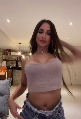 Kesia Muniz de Oliveira (@babi) #cleavage  #big boobs  #crop top  #grey crop top  #booty shaking  #shorts  #jeans shorts  «❤️ #foryou»