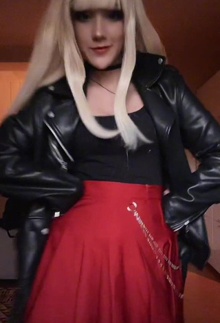 Sofia Bubble (@bubblegun.cos) #top  #black top  #skirt  #red skirt  «Ci vediamo in fiera❤️»