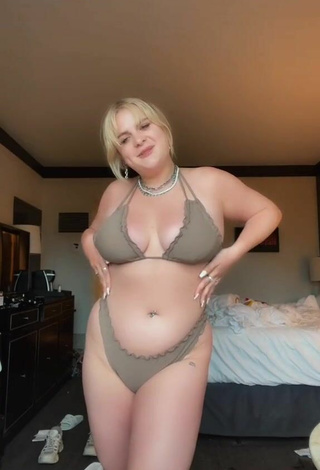 Hope Schwinghamer (@hope_schwing) #cleavage  #big boobs  #bikini  #beige bikini  #belly button piercing  «sometime I forget. Make sure u...»