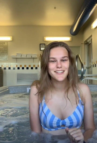 Dakota Young (@idc._.kotaaaa) #swimming pool  #bikini top  #striped bikini top  «I haven’t been home in 2 weeks,...»