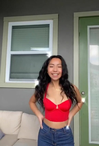 Jazlyn G (@itsjazlyng) #crop top  #red crop top  «its new beginnings, it’s your...»