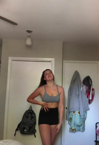 Mya Kestle (@itsmyakestle) #crop top  #grey crop top  #shorts  #black shorts  «I really just worked 8 hours and...»