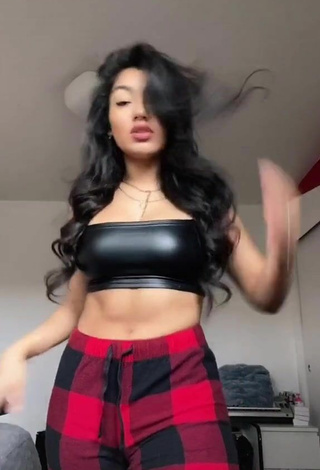 Jackie Ybarra (@jackieybarra) #booty shaking  #tube top  #black tube top  #leather tube top  #pants  #checkered pants  «tag me in audios I should use»