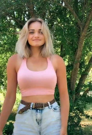 Jessi101love (@jessi101love) #crop top  #pink crop top  #shorts  #jeans shorts  «my arms are so dark compared to...»