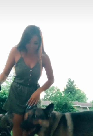 Jessie Le (@jessieele) #overall  #olive overall  «Meet my dogs  I really tried to...»