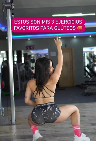 Jessica Ferreiras (@jezzifr) #booty shaking  #butt  #shorts  «Aquí les dejo mis 3 de mis...»
