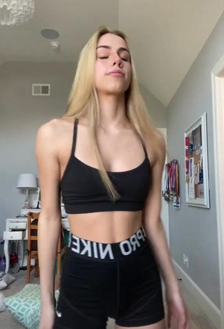 Jordan North (@jojo_n_2) #crop top  #black crop top  #shorts  #black shorts  «I’m late to this trend but...»