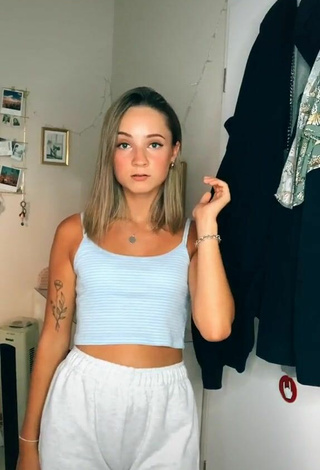 Kathleen Orban (@kathleenorban) #crop top  #striped crop top  «Nennt einen POV zu dem TikTok...»