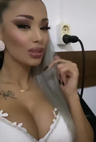 Cristina Pucean (@cristinapuceann) #cleavage  #big boobs  #sexy  «#seamanaleitcutasu #tiktok #foryou»