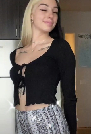 Cruella Morgan (@cruellamorgan) #crop top  #black crop top  «okay i have no a$$ AND i cant...»