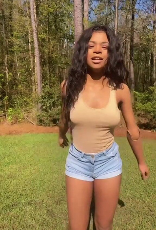 Destinee Faire (@daddyy.dess) #top  #beige top  #shorts  #jeans shorts  #bouncing boobs  «Let’s try this! #prosthetic...»