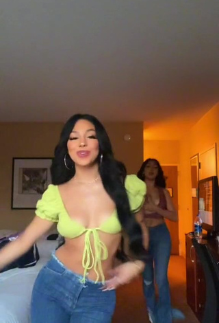 Destiny Salazar (@dessmx) #cleavage  #sexy  #booty shaking  «az  @jackieybarra»