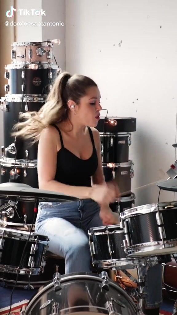 Domino Santantonio (@dominosantantonio) #cleavage #top #black top