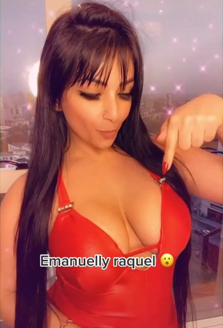 Emanuelly Raquel (@emanuelly_raquel) #cleavage  #big boobs  #sexy  «Você tem bichinho de estimação...»