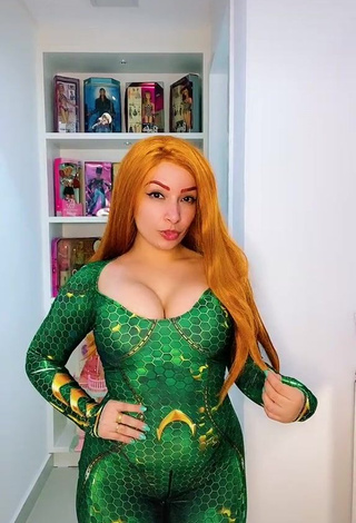 Emanuelly Raquel (@emanuelly_raquel) #cleavage  #big boobs  #booty shaking  #big butt  #bouncing boobs  #overall  #green overall  #cosplay  «#foryou  #cosplaygirl #flyp»
