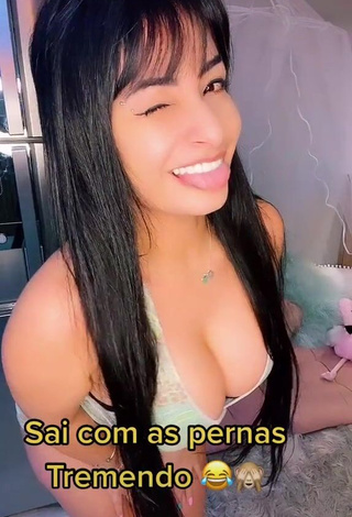 Emanuelly Raquel (@emanuelly_raquel) #cleavage  #big boobs  #sexy  «Aí aí aí minhas pernocas...»