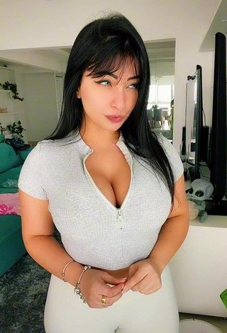 Emanuelly Raquel (@emanuelly_raquel) #cleavage  #big boobs  #sexy  «❤️ #funny #pravoce #foryou»