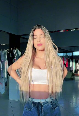 Andressita Chegou (@euandressacassiaa) #crop top  #white crop top  #cleavage  #bouncing boobs  #big boobs  «Não não , que hrs está vendo...»