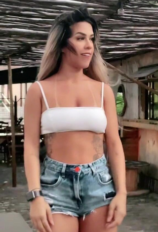 Andressita Chegou (@euandressacassiaa) #crop top  #white crop top  #shorts  #jeans shorts  #booty shaking  «#fyp»