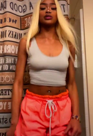 Ffrenchieeee (@ffrenchieeee) #crop top  #grey crop top  #belly button piercing  #booty shaking 