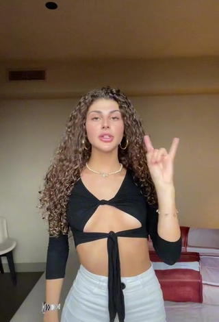 Ginevra Giaccherini (@ginevragiaccherini) #crop top  #black crop top  «tik tok non mi bloccare il video...»