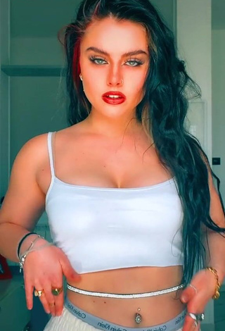 Giorgia Cavalluzzo (@giorgiacavalluzzo) #red lips  #cleavage  #crop top  #blue crop top  #belly button piercing  #bouncing boobs  «only is you got me feeling like...»