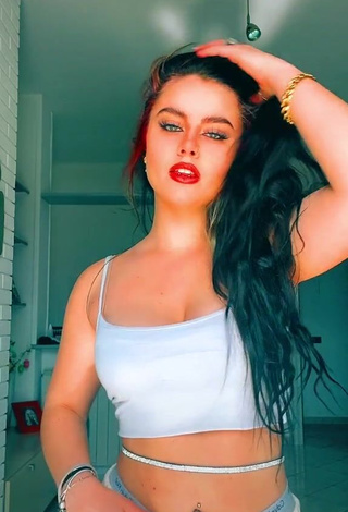 Giorgia Cavalluzzo (@giorgiacavalluzzo) #red lips  #crop top  #blue crop top  #booty shaking  #cleavage  #bouncing boobs  «vorrei avere i capelli mossi a vita»