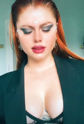 Giorgia Cavalluzzo (@giorgiacavalluzzo) #cleavage  #sexy 