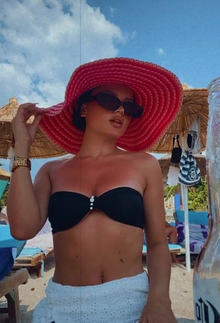 Grisela (@grissy_) #bikini top  #black bikini top  #cleavage  #beach 