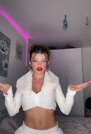 Grisela (@grissy_) #red lips  #cleavage  #crop top  #white crop top  #booty shaking  «#tiktok»