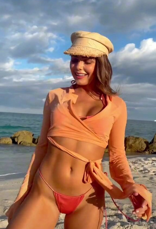 Hannah Ann Sluss (@hannahannsluss) #beach  #thong  #bikini bottom  #red bikini bottom  «This hat brings out all the sass...»