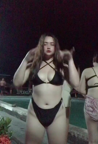 Delacruz Jane Pauline (@holalulupaoveve) #bikini  #black bikini  #cleavage  #booty shaking  #swimming pool  «GANTO DAW YON E WAIT ETO IG:...»