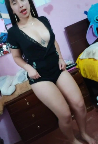 Jenny Zambrano (@jenny.zambrano.242) #cleavage  #booty shaking  #overall  #black overall  «#foryou #fyp #ecuador...»